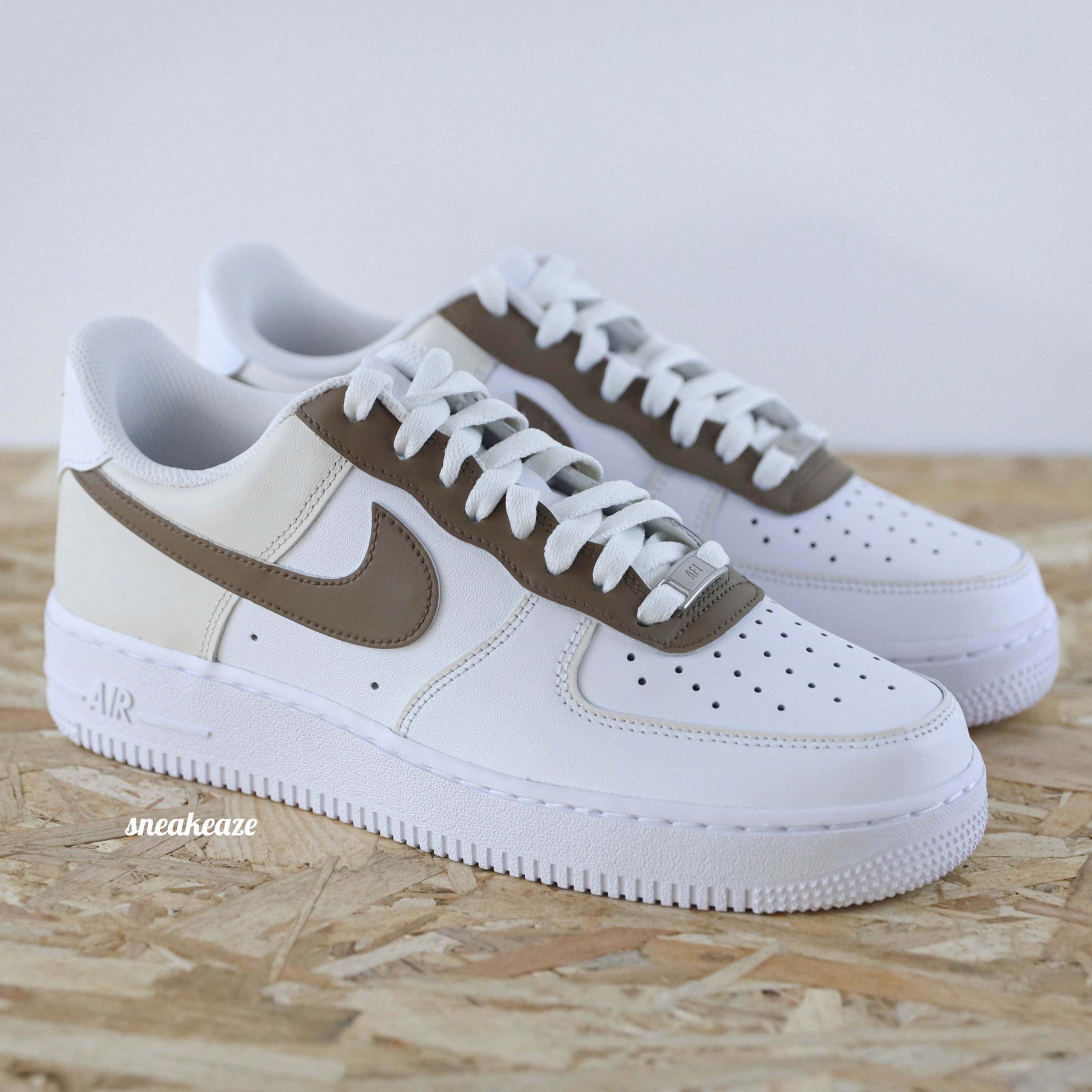 Baskets nike air force 1 custom outline beige tones pastel earth tones sneakeaze skz custom