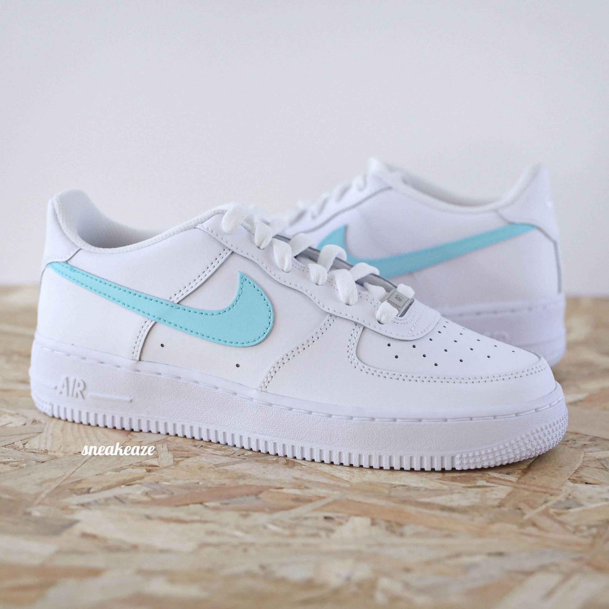 nike air force 1 turquoise baskets custom pour femme sneakers air force pastel personnalisées bleu clair