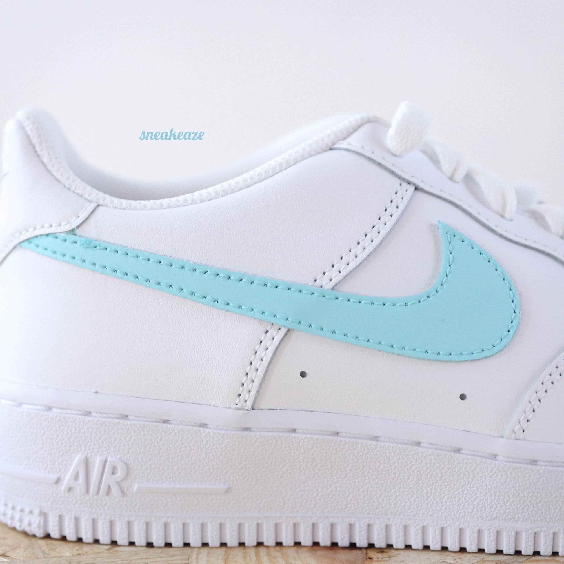 nike air force 1 turquoise baskets custom pour femme sneakers air force pastel personnalisées bleu clair