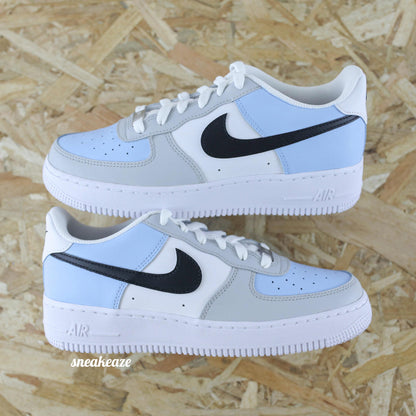 Sneakers nike air force 1 custom couleur bleu et gris blanck and blue frosted colorful pastel sneakeaze customs skz