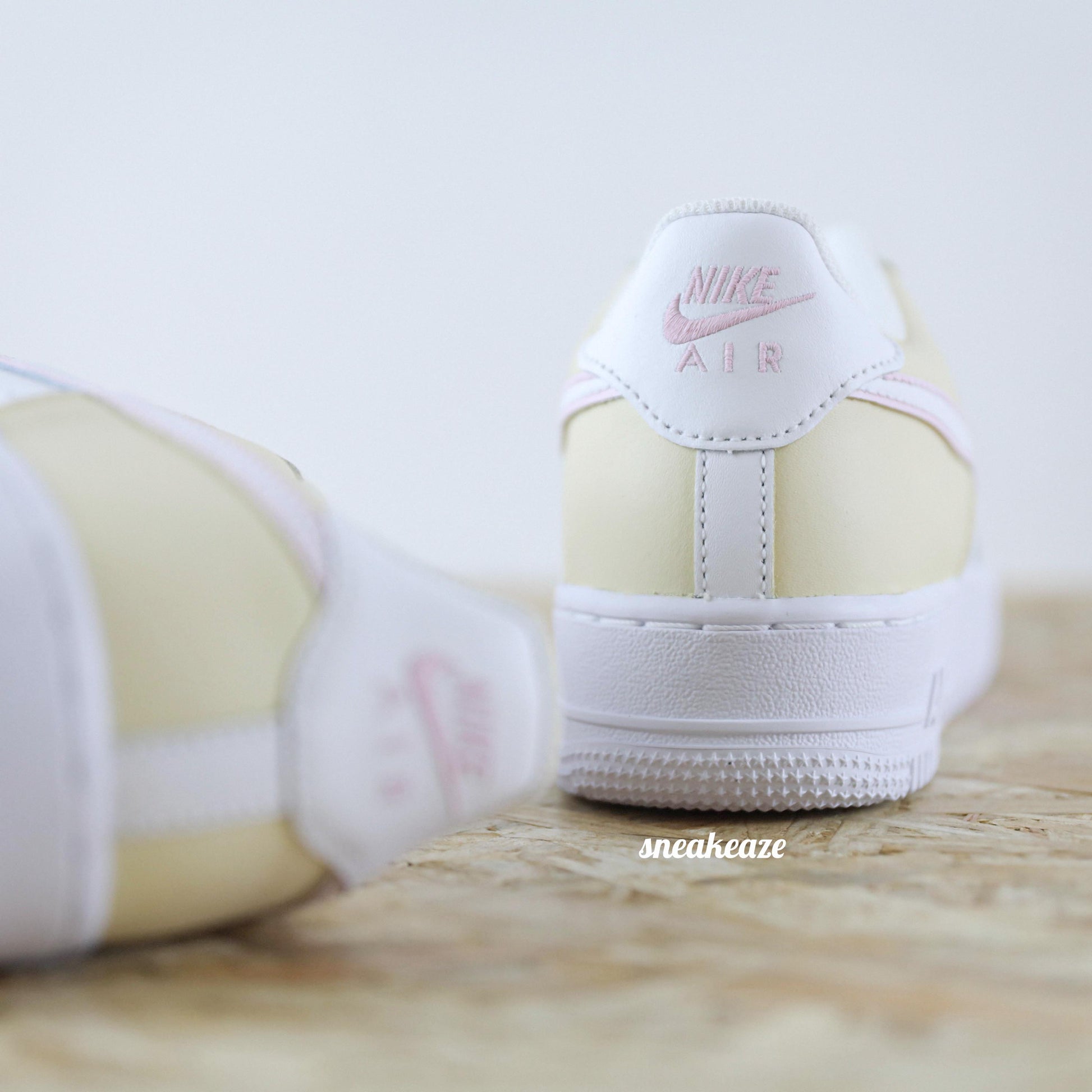 Baskets Nike Air Force 1 custom - Pink Sahara 