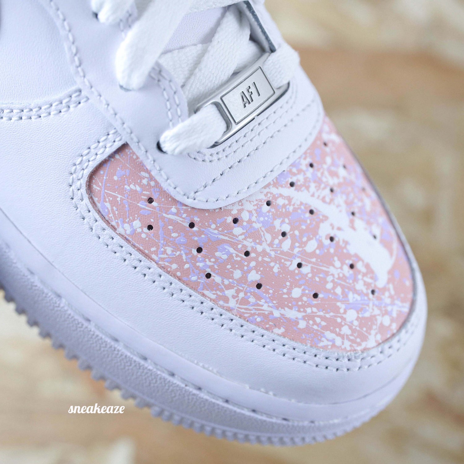 baskets nike air force 1 custom sneakers splash rose pastel et blanc - sneakeaze custom skz