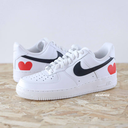 baskets nike air force 1 custom - AF1 coeur rouge et noir nike custom femme sneakers personnalisé