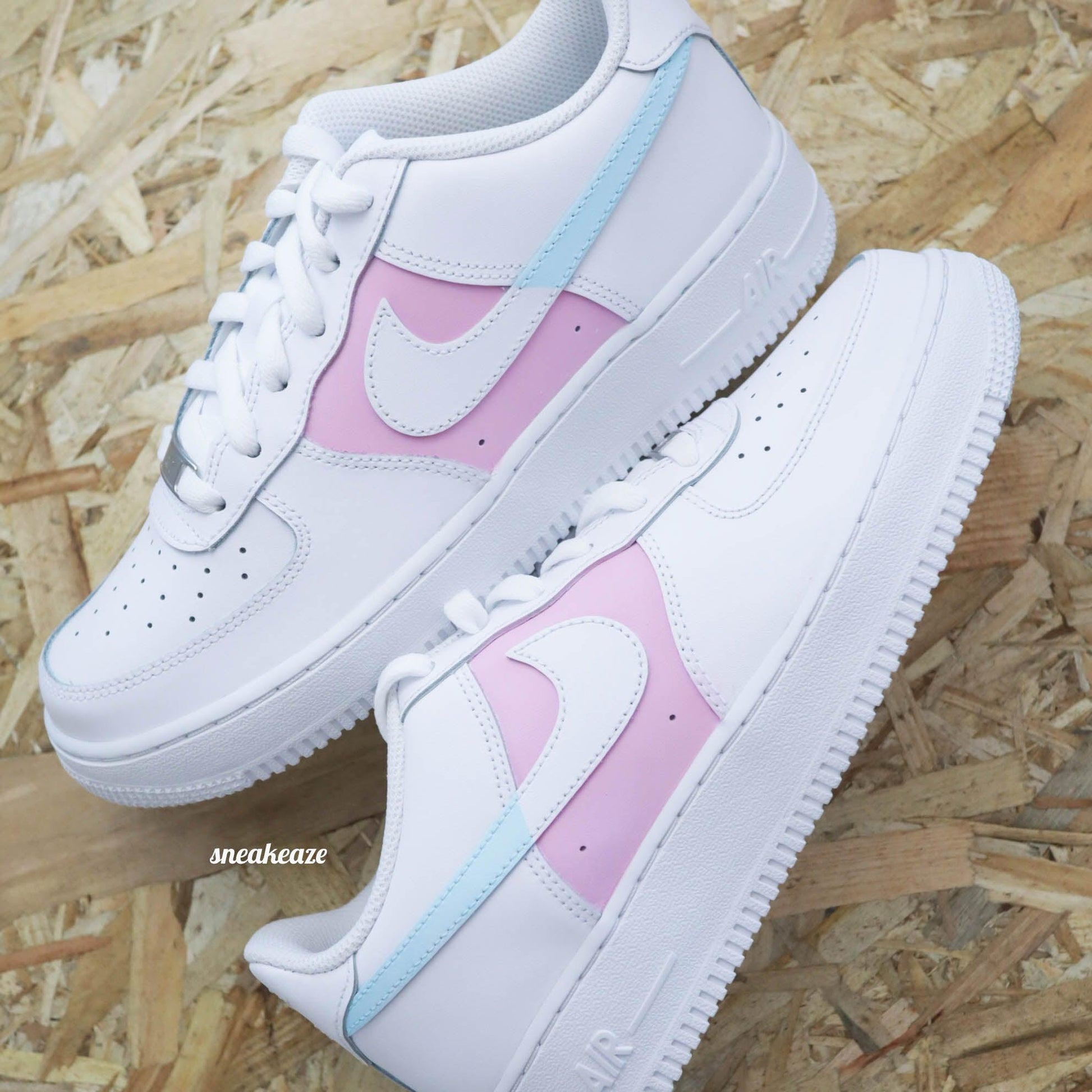 baskets nike air force 1 customs dual bicolore pastel baby blue baby pink skz sneakeaze