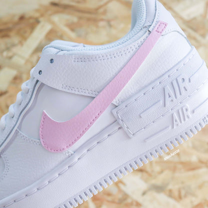 Baskets Air force 1 shadow customs pastel swoosh couleurs pastels baby pink sneakeaze customs skz