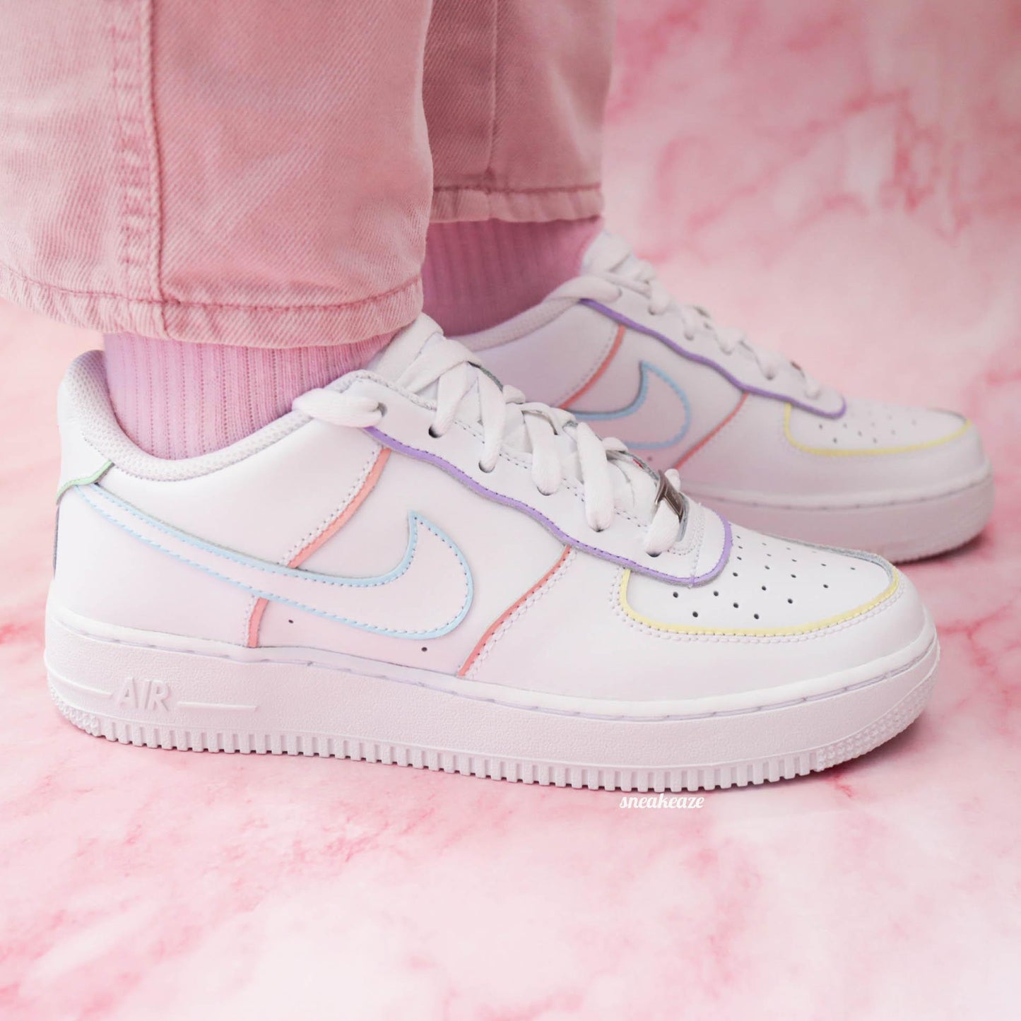 Basket nike Air force 1 custom outline pastel sneakeaze custom skz