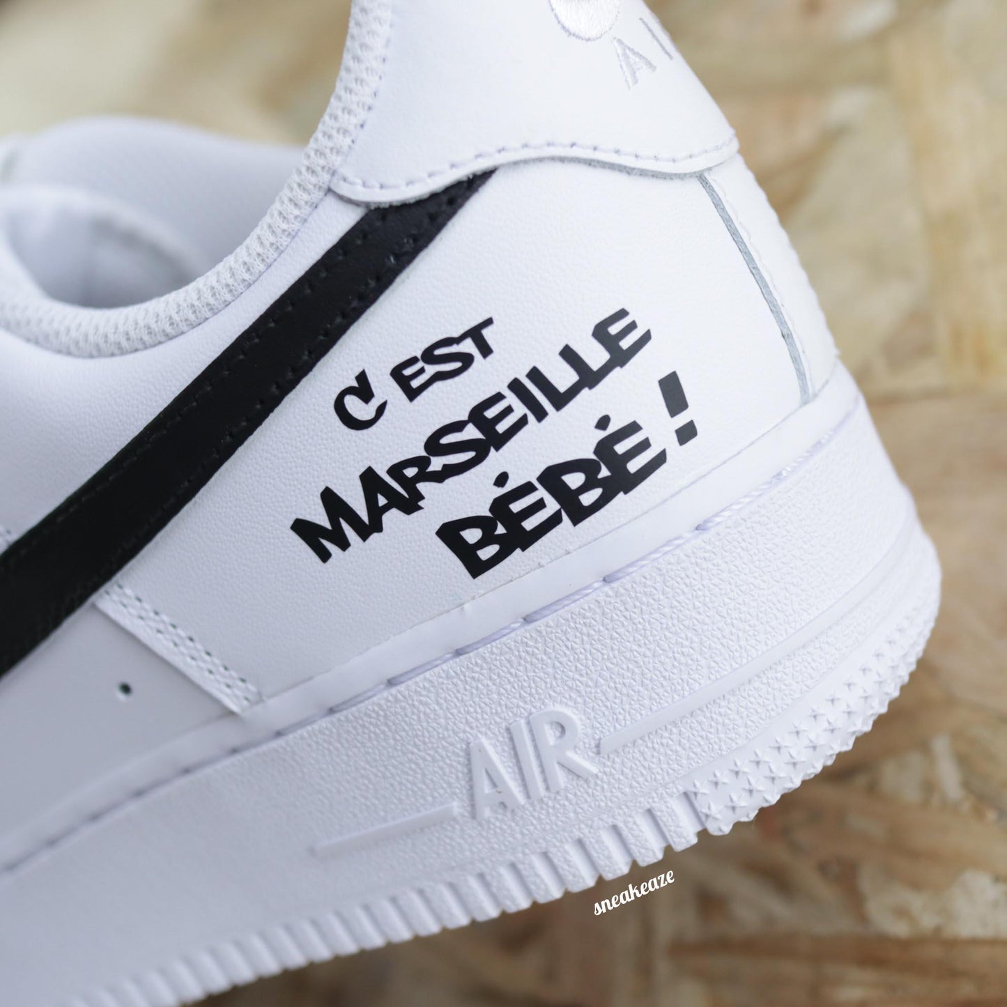 Baskets nike customs air force 1 c'est marseille bébé Jul bande organisée sneakeaze customs rap skz