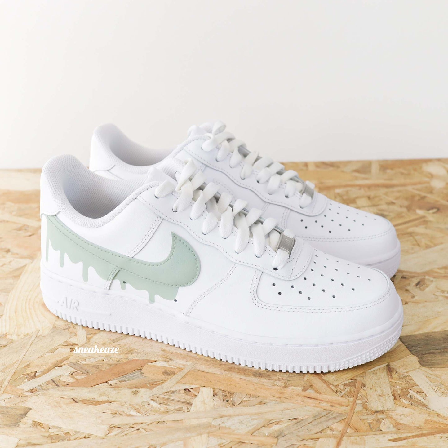 nike air force 1 custom drip vert de gris sneakers custom nike sage green baskets personnalisées air force femme