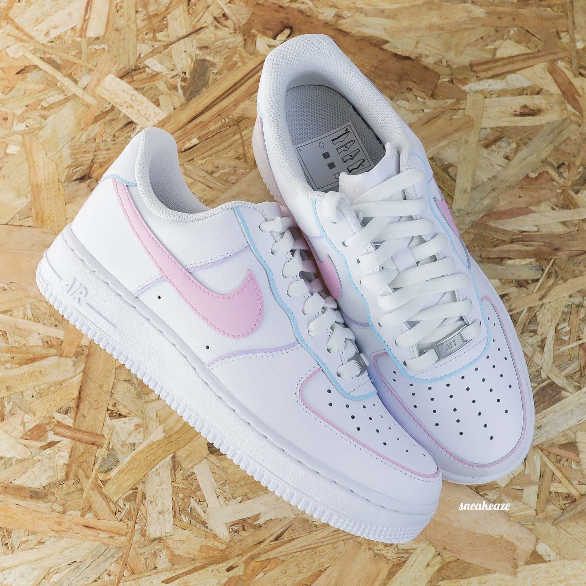 Baskets nike air force 1 AF1 customs outline licorne couleur bonbon pastel licorne sneakeaze skz custom