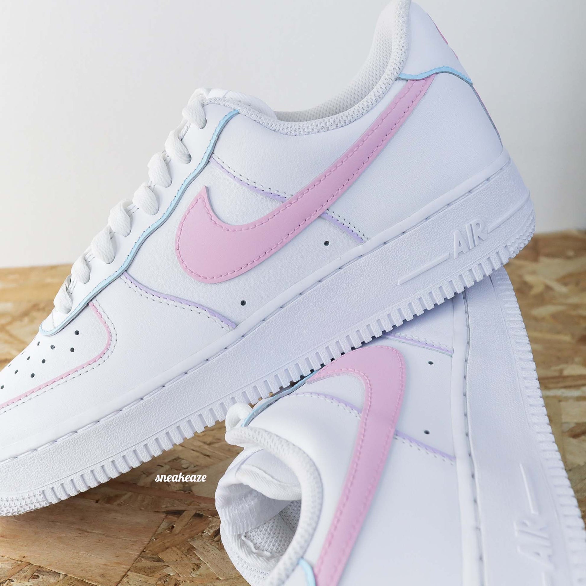 Baskets nike air force 1 AF1 customs outline licorne couleur bonbon pastel licorne sneakeaze skz custom