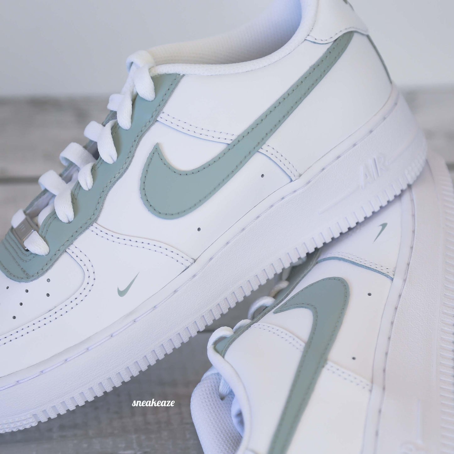 baskets nike air force 1 custom vert de gris swoosh pastel sneakers af1 sneakeaze