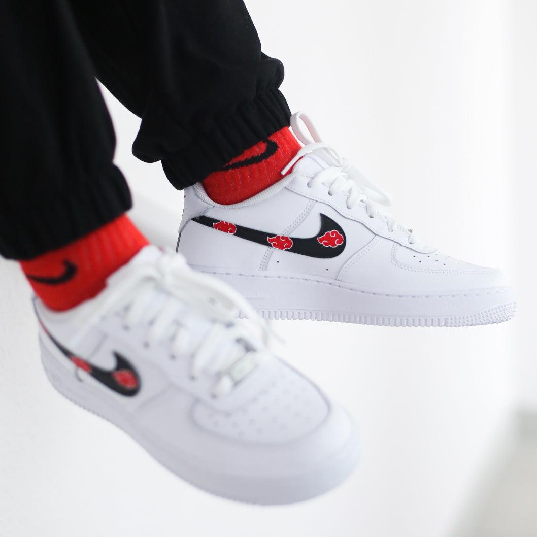 baskets customisées Air Force 1 - Akatsuki inspiration Naruto manga japonais- SNEAKEAZE CUSTOMS itachi sasuke kakashi japon 
